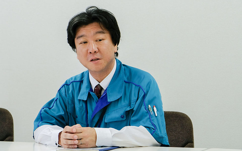 [photo] Kawamura (Mechanical designer) from Fujifilm during an interview