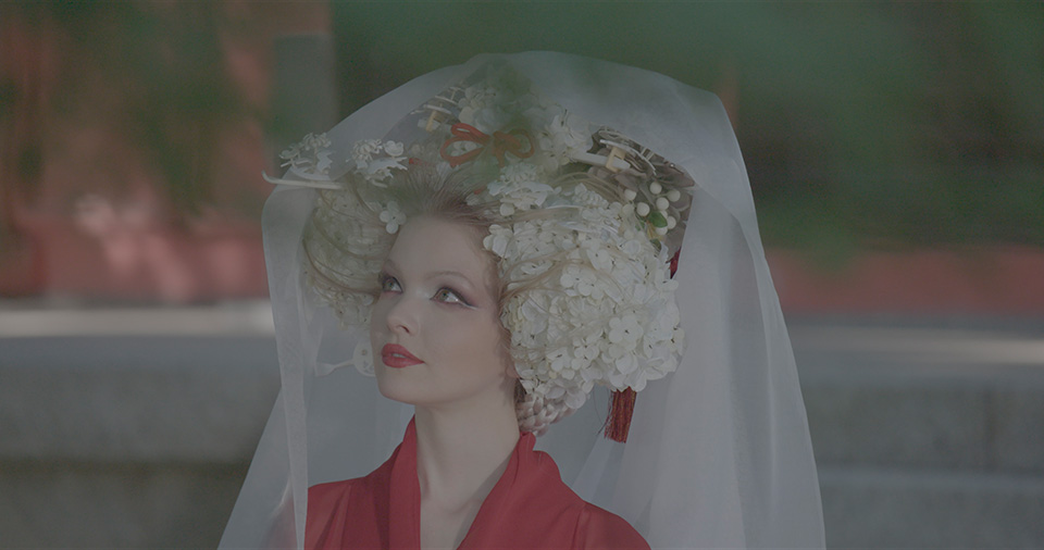 [photo] A less saturated version of a medium shot of an actress in traditional Japanese headgear and attire looking up
