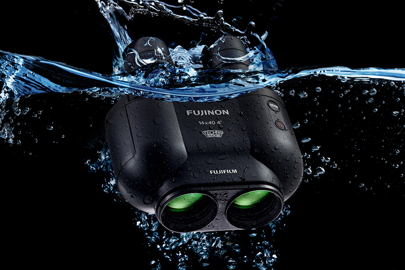 [photo] Waterproof construction & Non-sinking body