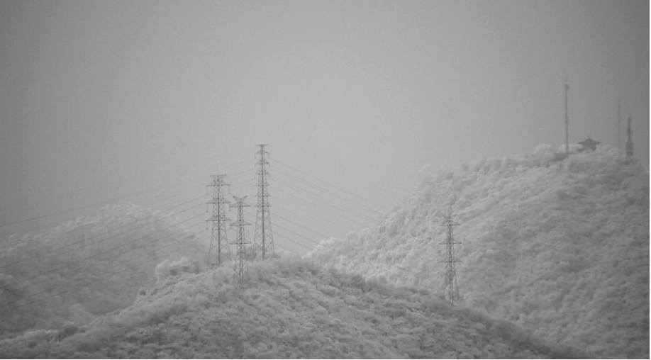 [photo] Blurry image of grey, snowy hill landscape with decreased visibility compared to enhanced and clear image of snowy hills