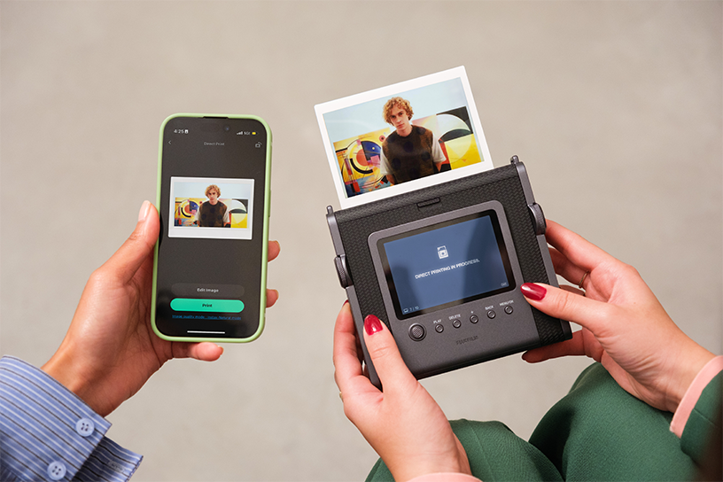 [photo] An image of an image that is printed by transferring an image taken with a smartphone to instax WIDE Evo™.